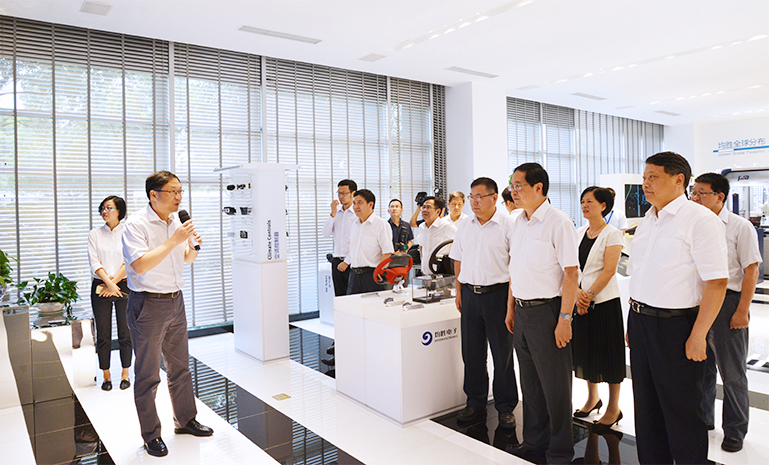 腾博会官网集团执行总裁朱雪松接待车俊一行。 官网使用.jpg