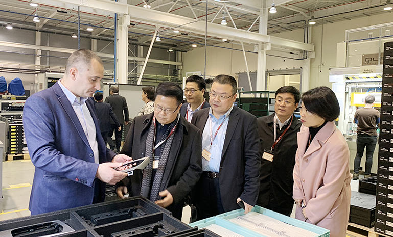 郑栅洁考察腾博会官网欧洲3 官网使用.jpg